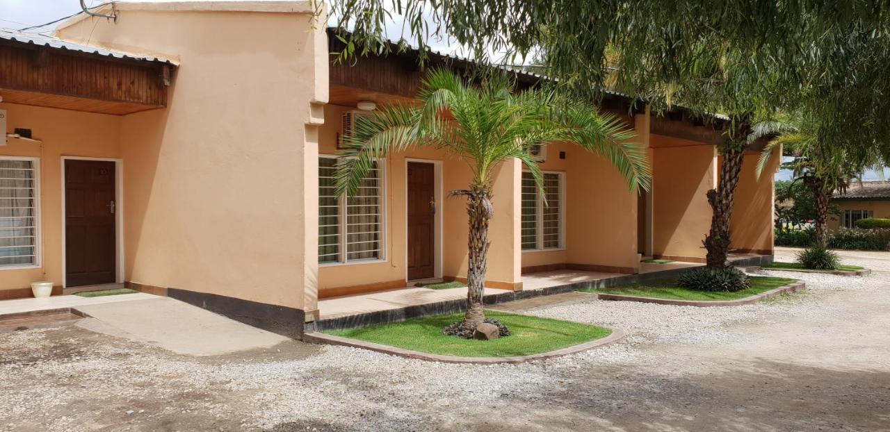 Mwiluzi Motel Ltd Lusaka Extérieur photo