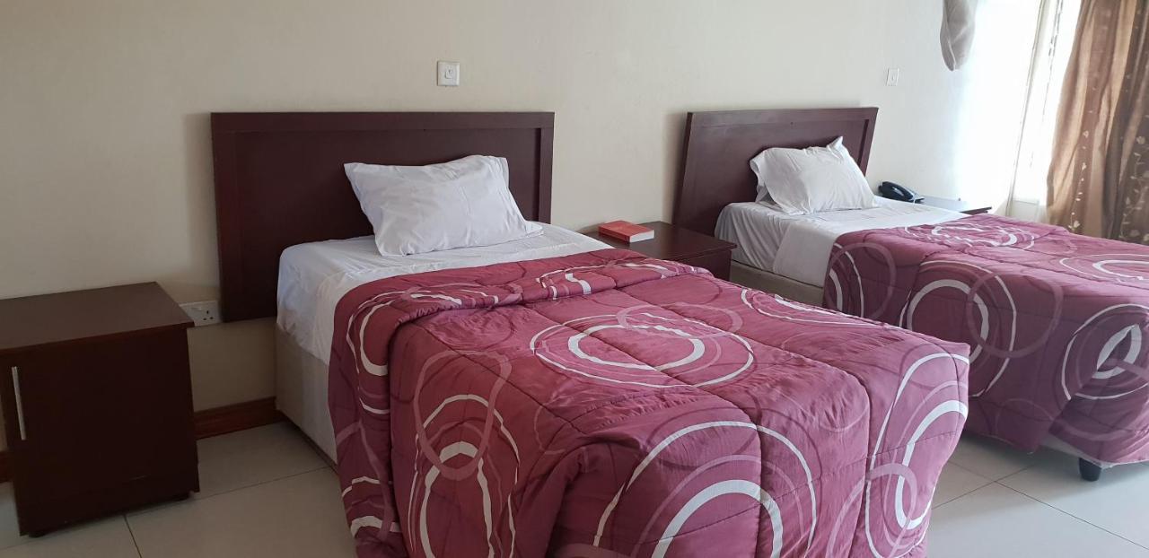 Mwiluzi Motel Ltd Lusaka Extérieur photo